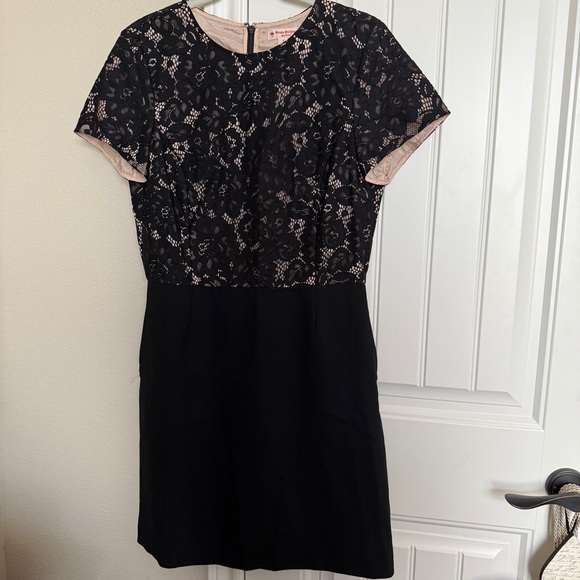 Brooks Brothers Dresses & Skirts - Brooks Brothers Red Fleece Elegant Black Lace Dress Size 10